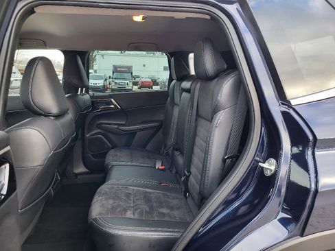 Used 2023 Mitsubishi Outlander SE image 8