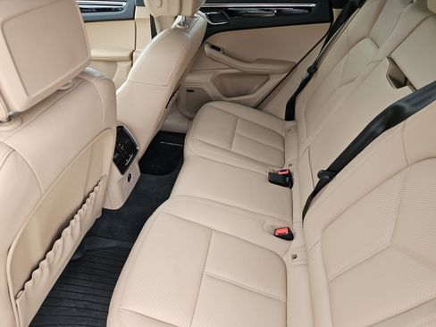 Certified 2026 Porsche Macan AWD/4WD image 28