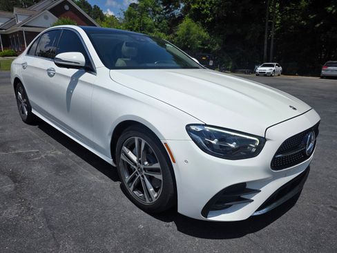 Used 2022 Mercedes-Benz E 350 4MATIC Sedan image 3