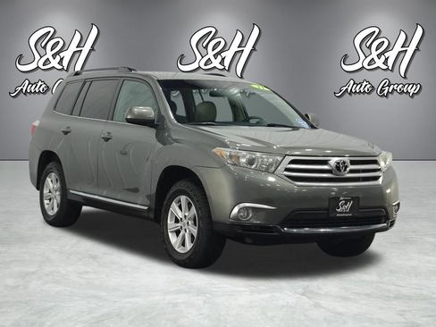 Used 2011 Toyota Highlander 4WD w/ Tech Pkg image 2