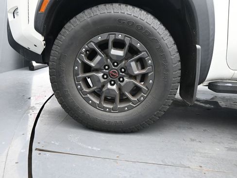 Used 2022 Nissan Frontier PRO-4X w/ Pro-4X Premium Package image 11