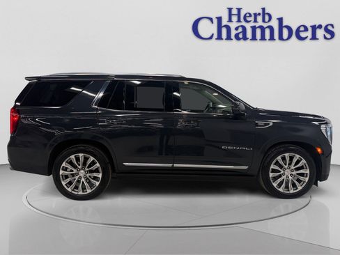 Used 2022 GMC Yukon Denali w/ Denali Premium Package image 2