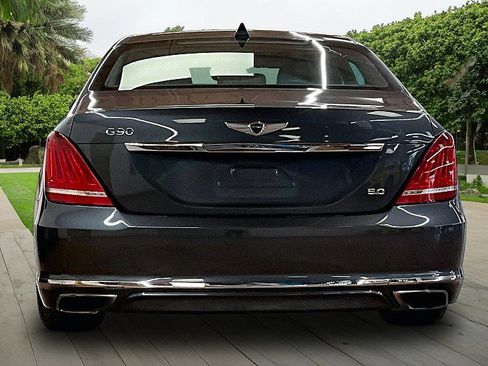 Used 2019 Genesis G90 5.0 Ultimate RWD image 3