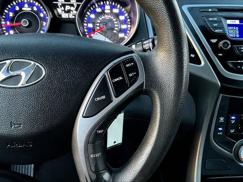 Used 2016 Hyundai Elantra SE image 12