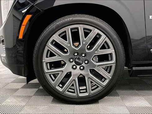 Used 2025 GMC Yukon XL Denali Ultimate w/ LPO, Floor Liner Package AWD/4WD image 10