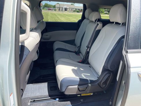 New 2026 Kia Carnival EX FWD image 10