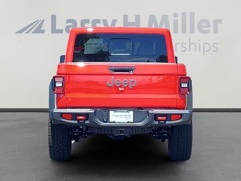 New 2025 Jeep Gladiator Rubicon w/ Convenience Group image 4