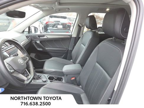 Used 2022 Volkswagen Tiguan SE w/ Panoramic Sunroof Package image 13
