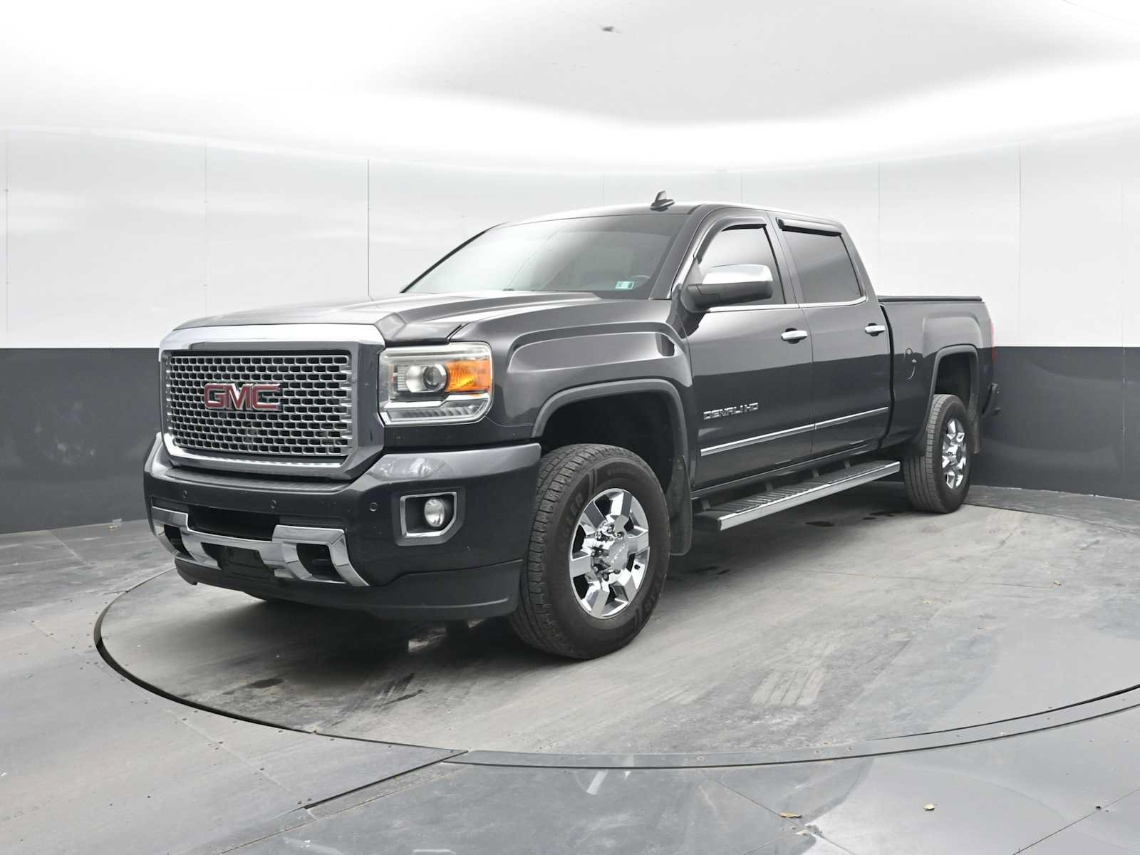 Used 2015 GMC Sierra 2500 Denali w/ Driver Alert Package AWD/4WD image 5