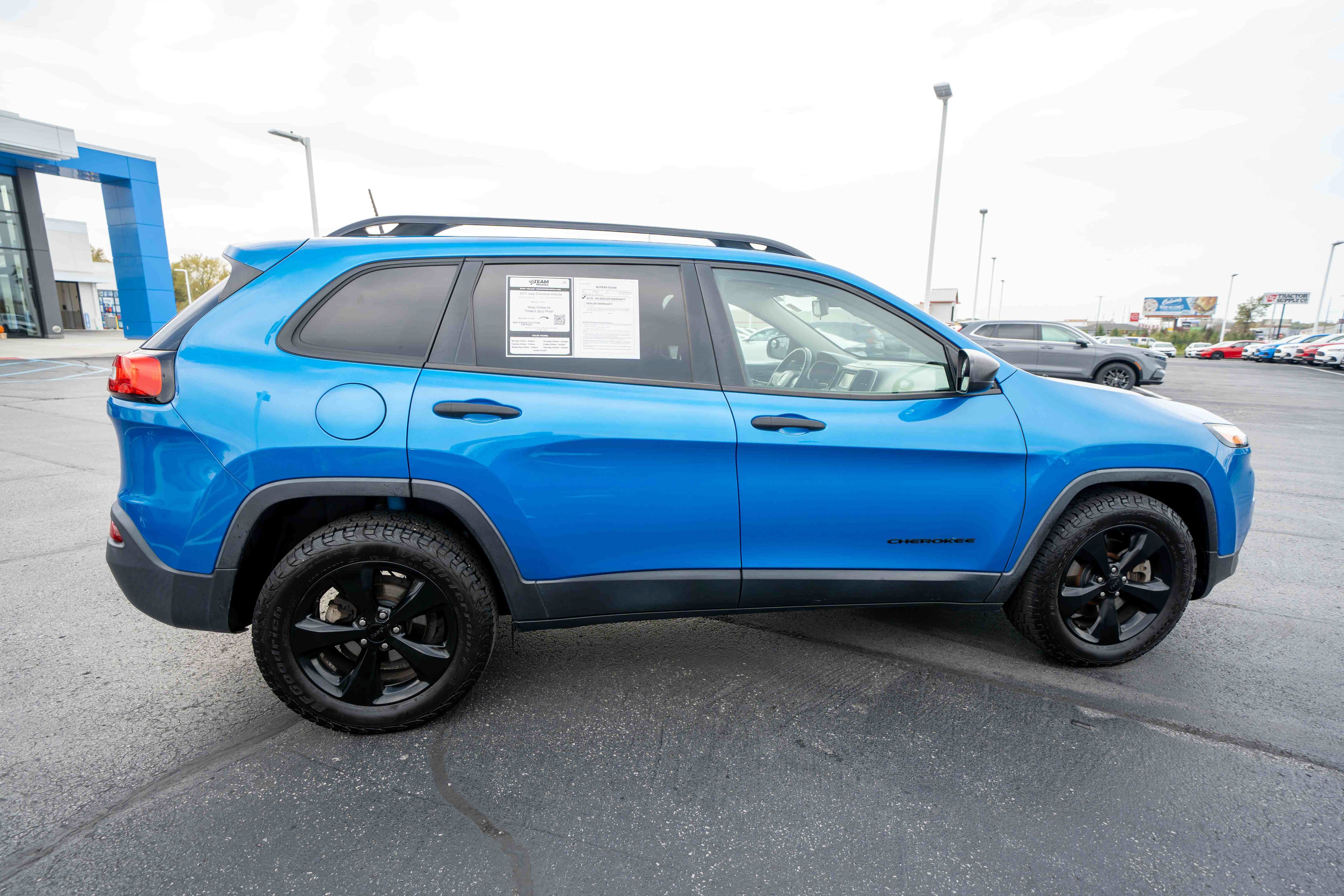 Used 2017 Jeep Cherokee Sport w/ Cold Weather Group FWD image 6