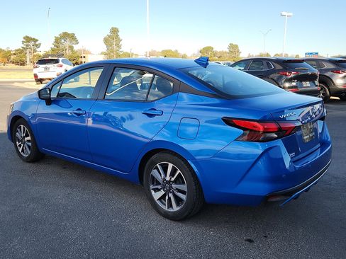 Used 2023 Nissan Versa SV image 4