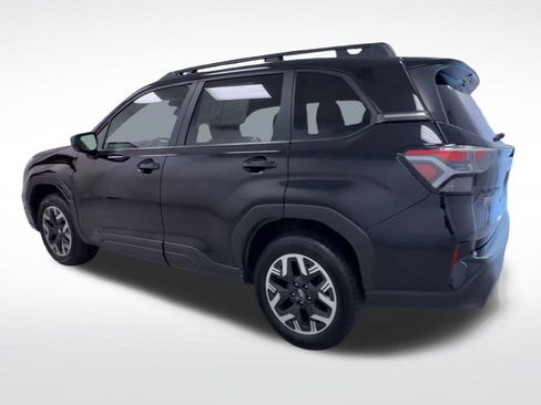 Used 2025 Subaru Forester Premium AWD/4WD image 6