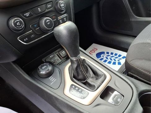 Used 2015 Jeep Cherokee Latitude image 17