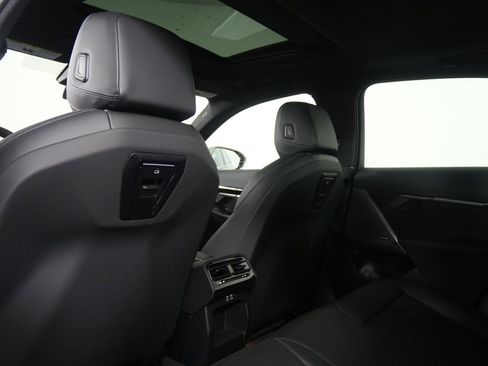 Certified 2025 BMW 530i image 19