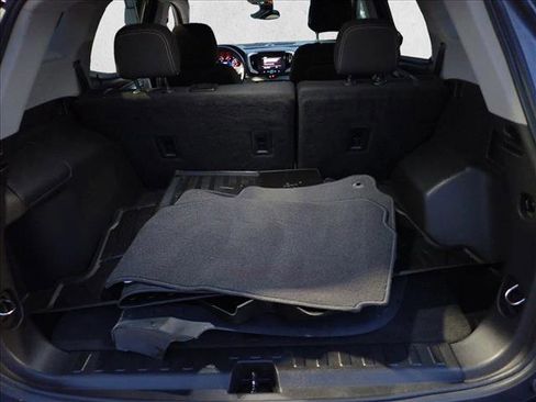 Used 2022 GMC Terrain SLE image 7