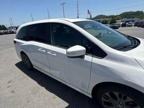 Used 2025 Honda Odyssey Touring image 3