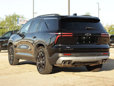 Used 2025 Chevrolet Traverse LT w/ Sun and Wheel Package FWD image 5