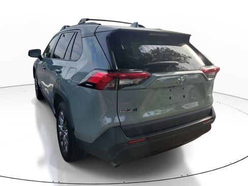 Used 2019 Toyota RAV4 XLE Premium w/ Cold Weather Package FWD image 4