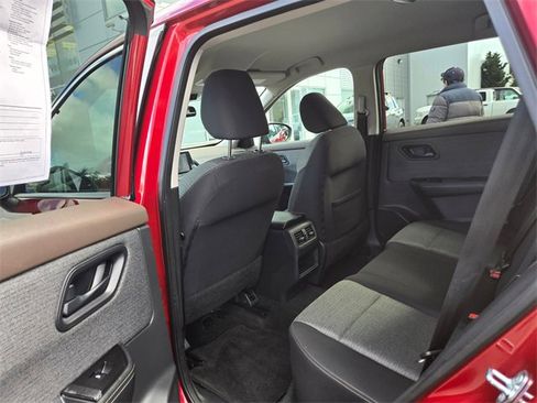 Used 2021 Nissan Rogue S image 15