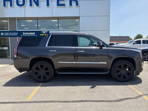 Used 2016 Cadillac Escalade Luxury AWD/4WD image 13