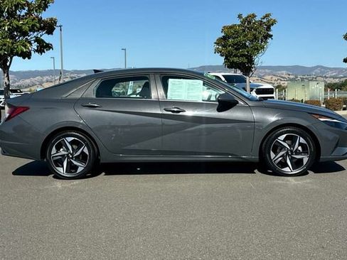 Used 2023 Hyundai Elantra SEL w/ Convenience Package FWD image 3