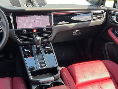 Certified 2026 Porsche Macan AWD/4WD image 30