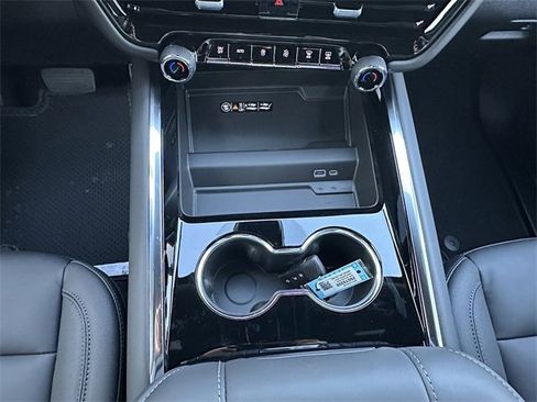 New 2026 Chevrolet Suburban LT image 17