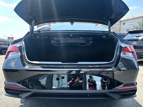 Used 2023 Hyundai Elantra SEL w/ Convenience Package FWD image 6