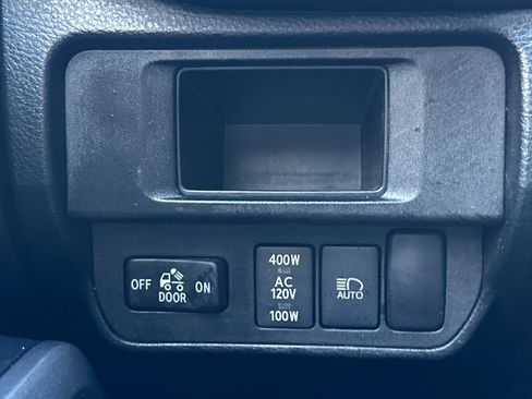 Used 2019 Toyota Tacoma TRD Off-Road w/ Technology Package AWD/4WD image 38