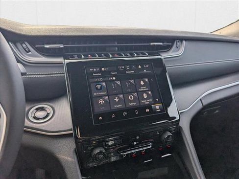 New 2025 Jeep Grand Cherokee L Altitude image 16