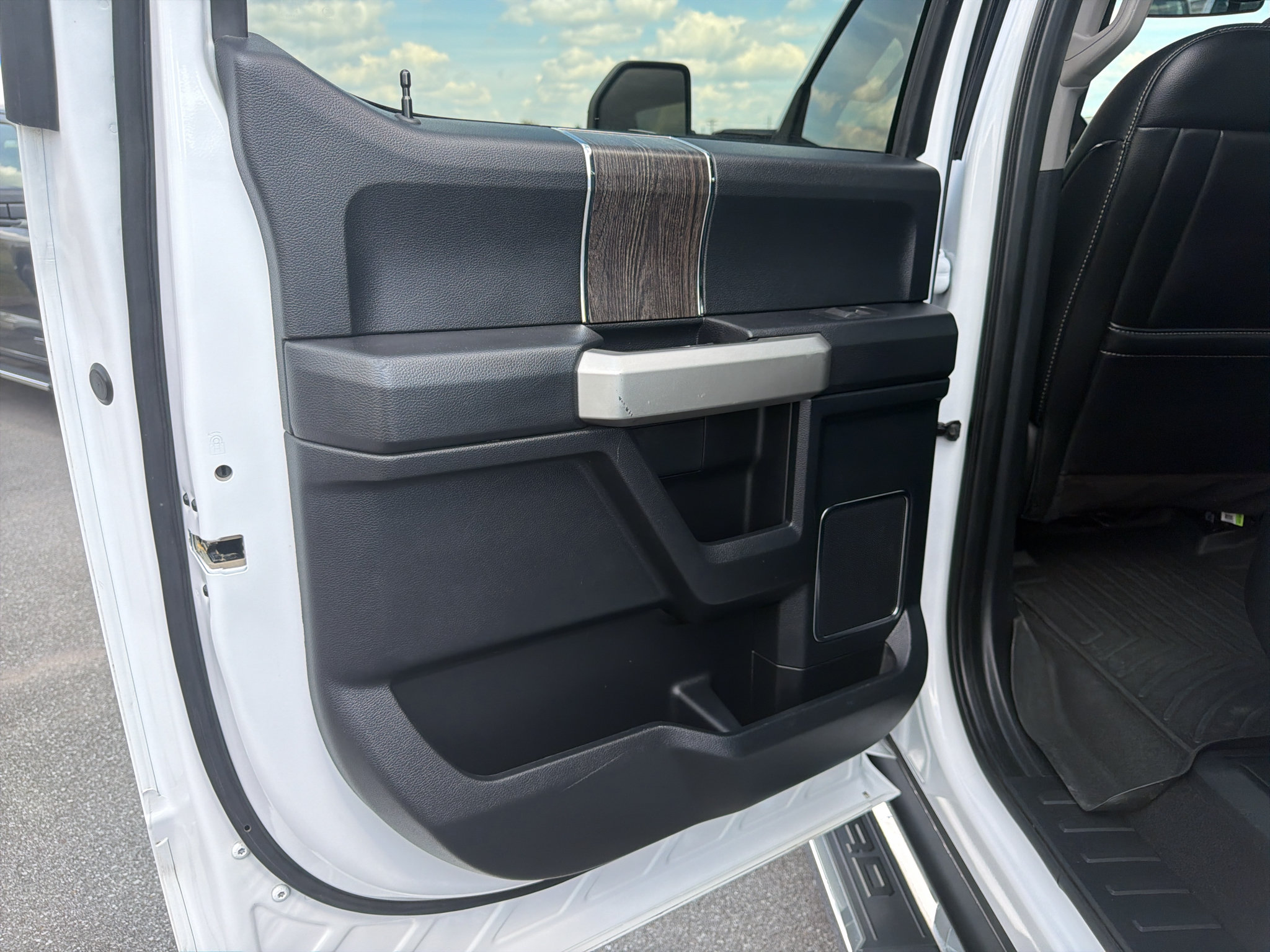 Used 2021 Ford F250 Lariat w/ Lariat Value Package AWD/4WD image 27