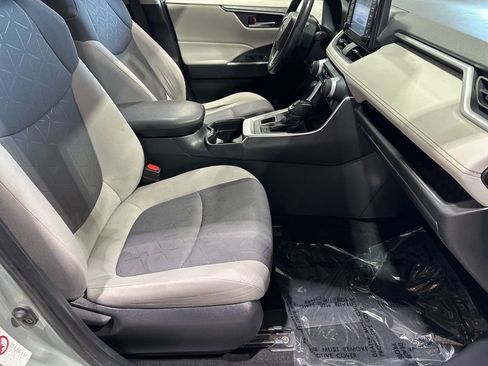 Used 2019 Toyota RAV4 XLE w/ Convenience Package AWD/4WD image 17
