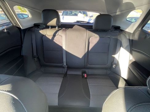 Used 2025 Chevrolet Trax LT image 37