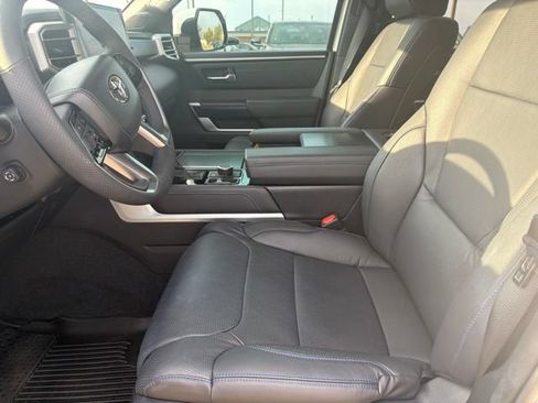 Used 2025 Toyota Sequoia Platinum AWD/4WD image 5