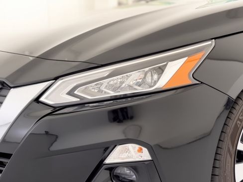 Used 2020 Nissan Altima 2.5 SL FWD image 9