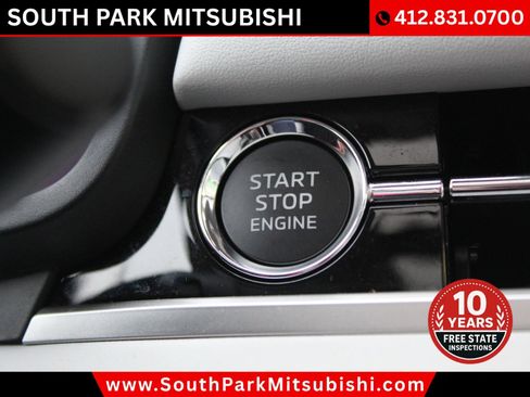 Used 2025 Mitsubishi Outlander AWD image 28