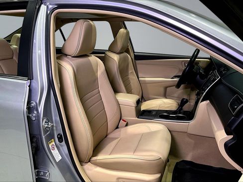 Used 2016 Toyota Camry XLE w/ Moonroof Package image 28