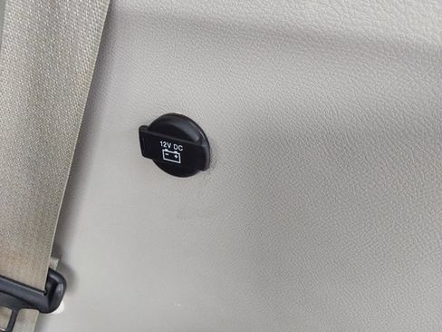 Used 2024 Chrysler Pacifica Touring-L FWD image 7
