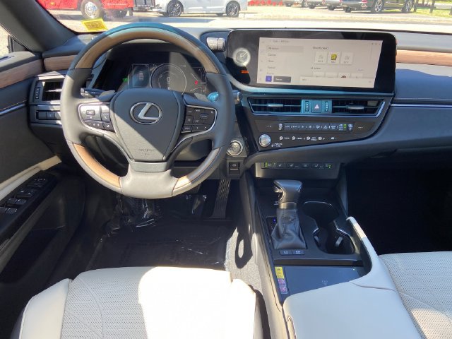 Used 2023 Lexus ES 300h w/ Luxury Package FWD image 12