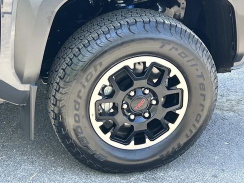 Used 2024 Toyota Tacoma TRD Off-Road image 9