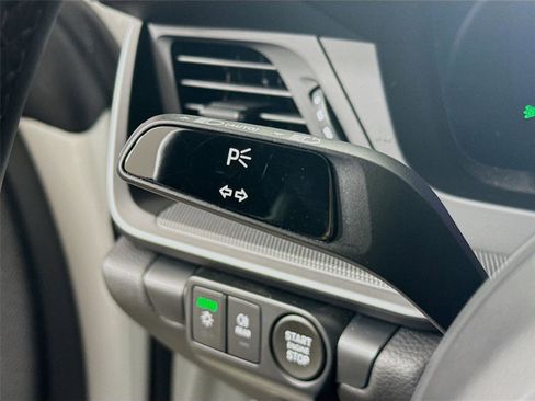 Used 2025 Porsche 911 Carrera image 4