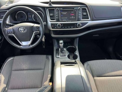 Used 2018 Toyota Highlander Plus AWD/4WD image 13