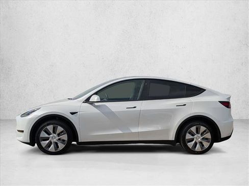 Used 2023 Tesla Model Y Long Range image 9