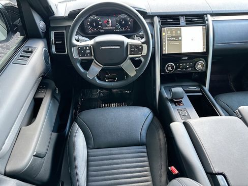 Used 2024 Land Rover Discovery Dynamic SE image 24