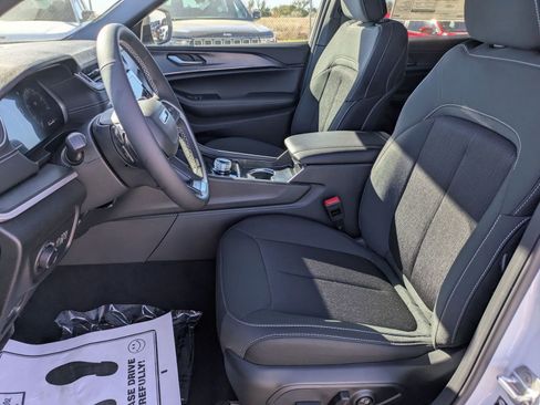 New 2025 Jeep Grand Cherokee L Laredo RWD image 10