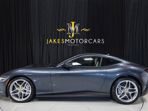 Used 2022 Ferrari Roma image 2
