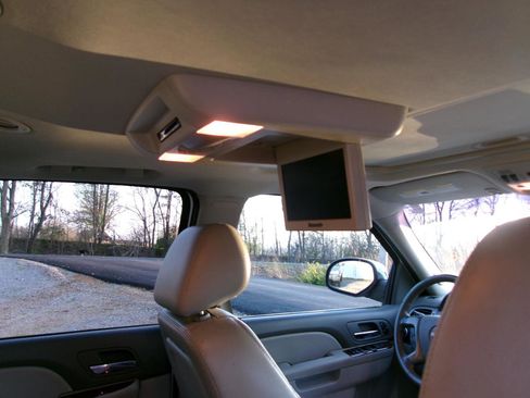 Used 2010 GMC Yukon XL SLT image 7