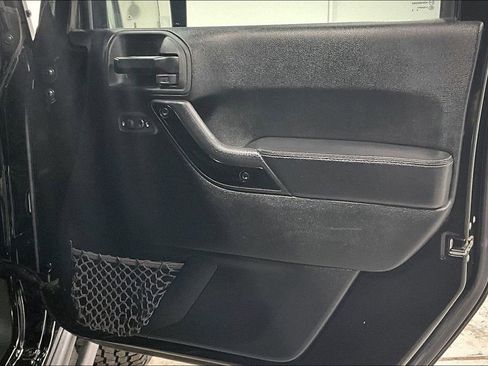 Used 2017 Jeep Wrangler Unlimited Sahara image 23