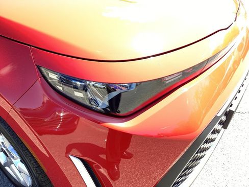 Used 2023 Kia Soul LX w/ LX Technology Package FWD image 28