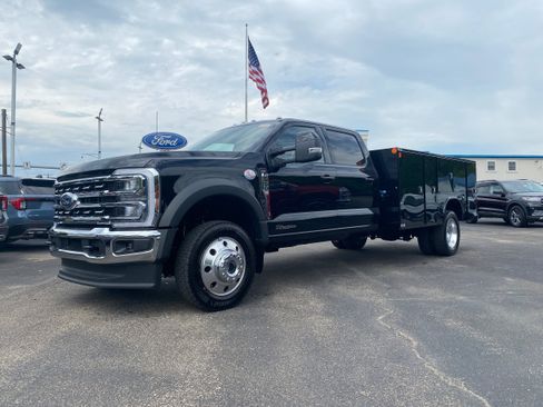 New 2026 Ford F550 4x4 Crew Cab image 3